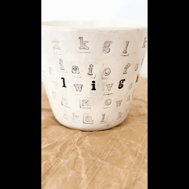 "Hidden Message" ceramic candle - Image 3